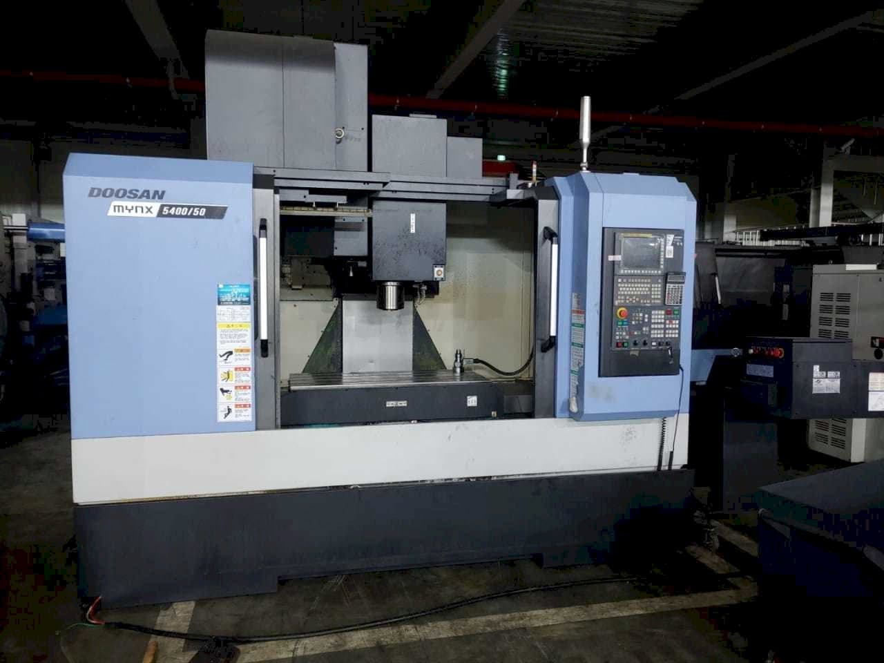 Koneen Doosan MYNX 5400/50 etunäkymä