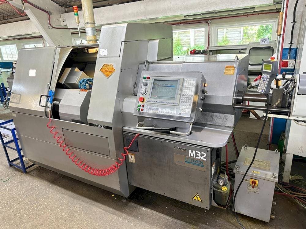 Koneen Citizen M32V etunäkymä