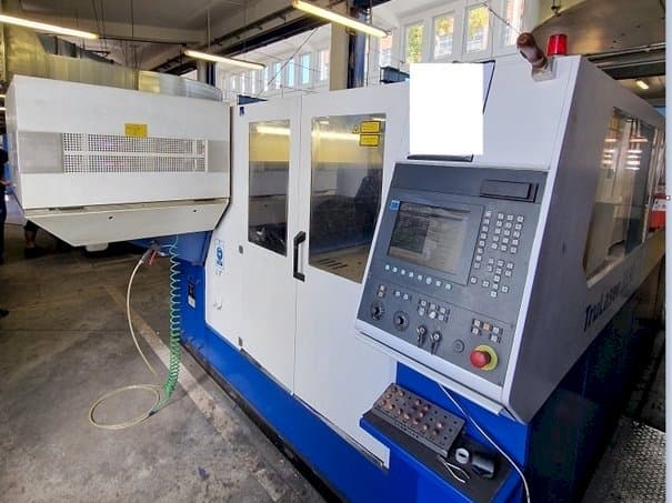 Koneen  Trumpf TRULASER 3030 etunäkymä