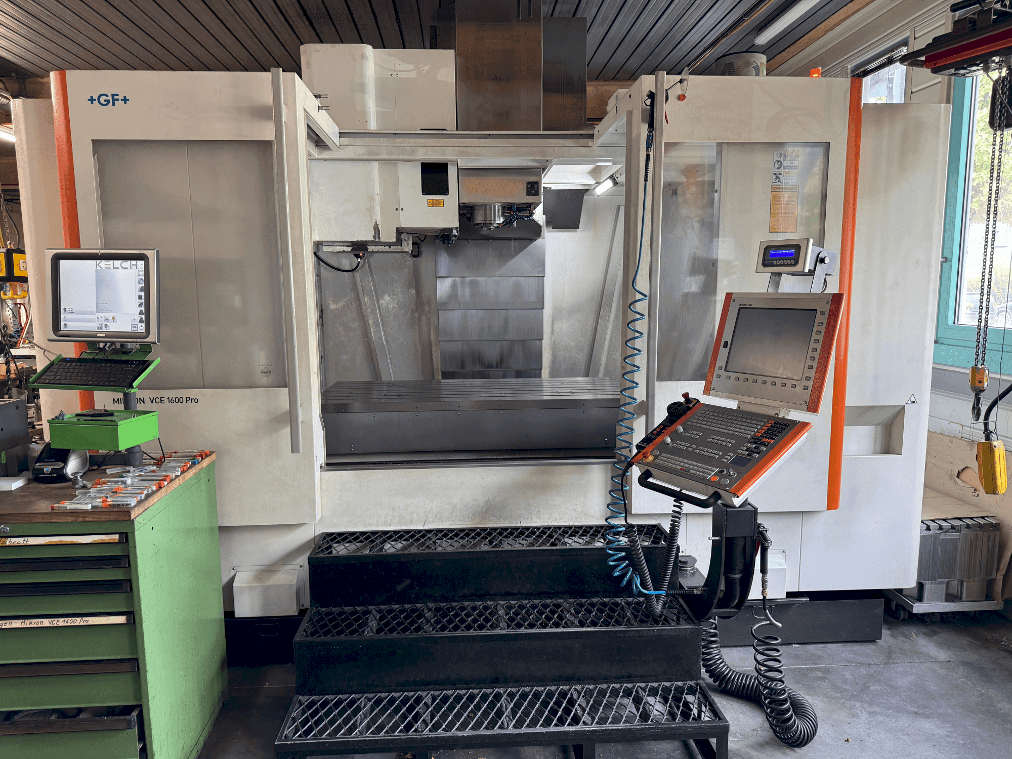 Koneen MIKRON VCE 1600 PRO etunäkymä