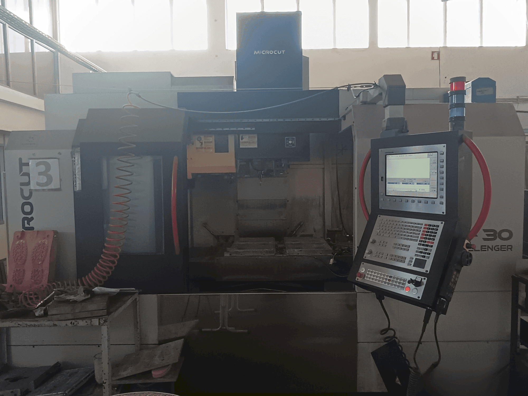 Koneen MICROCUT V-30 Challenger etunäkymä