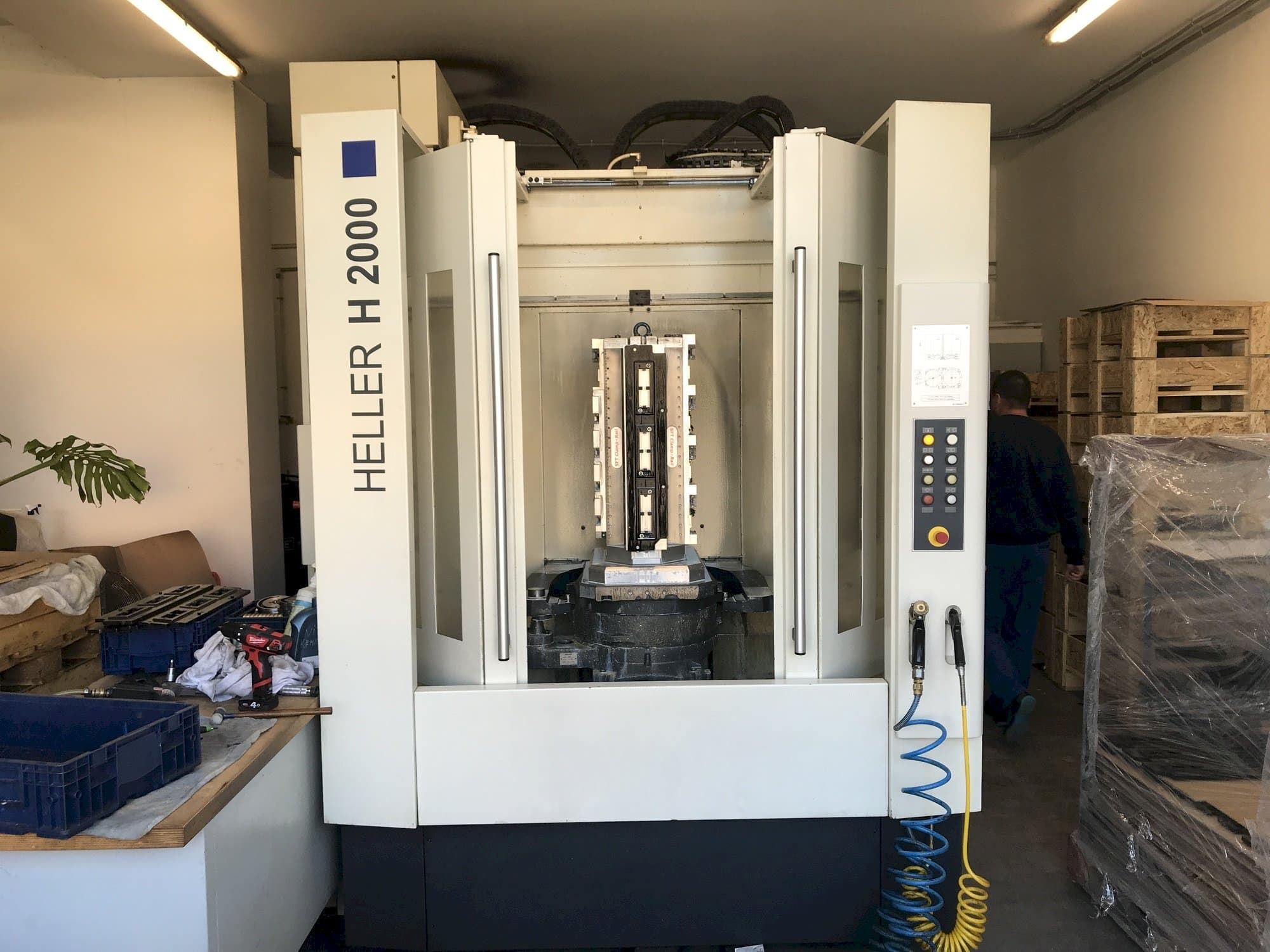 Koneen  HELLER H2000 etunäkymä