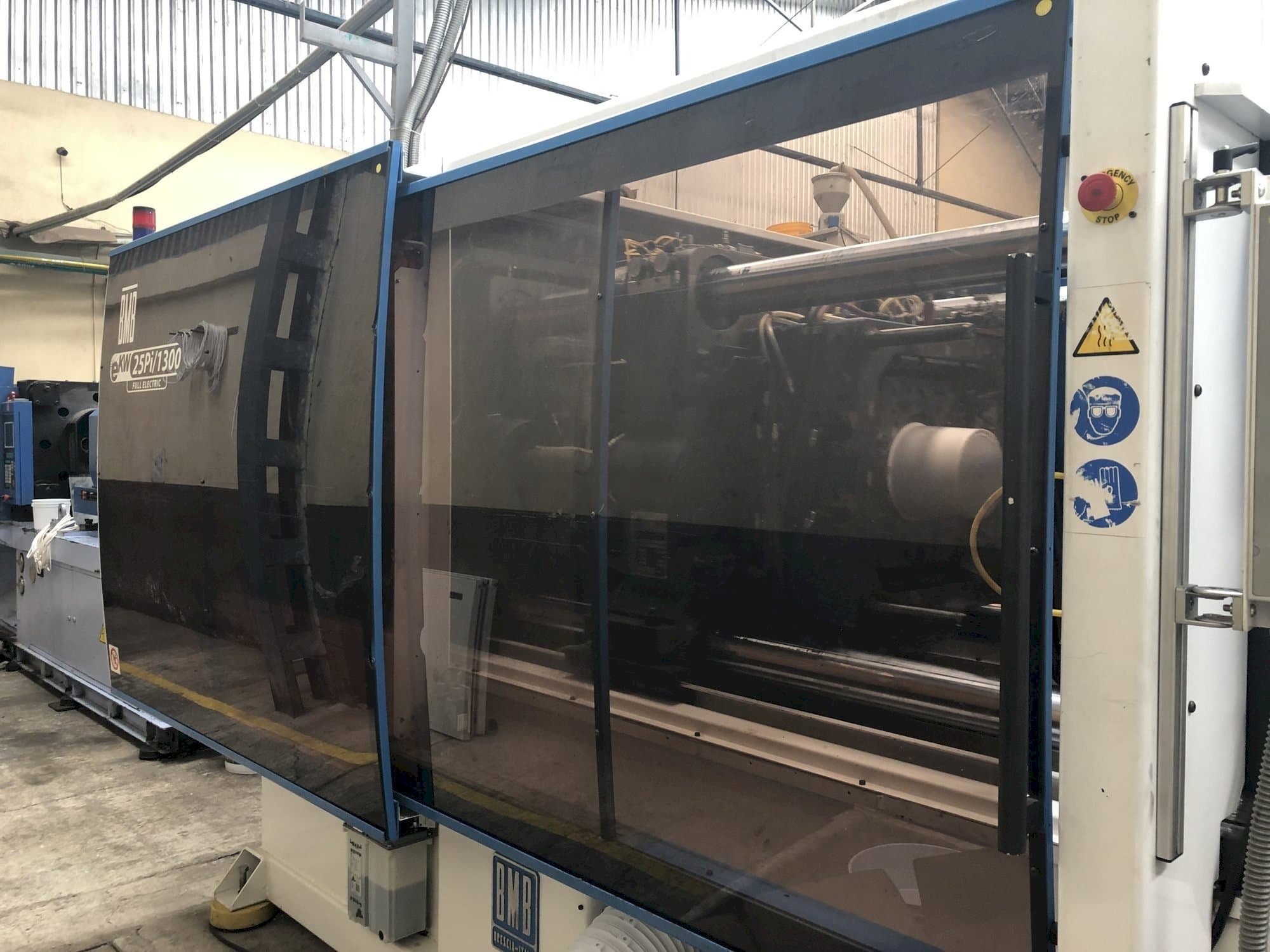 Koneen  BMB eKW 25 Pi/1300 vasen näkymä