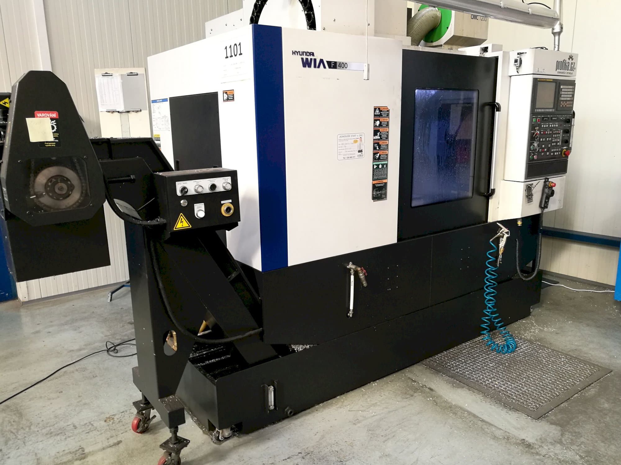 Koneen  Hyundai Wia vasen näkymä F400