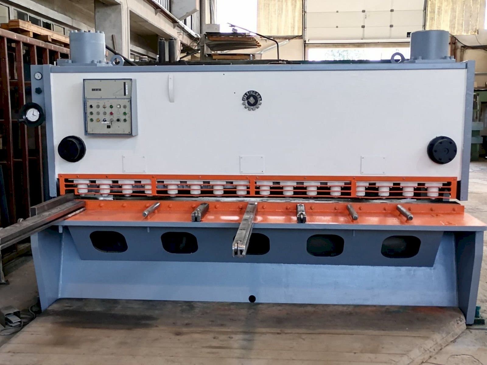 Koneen Jelšingrad MVCS 3100/13 etunäkymä