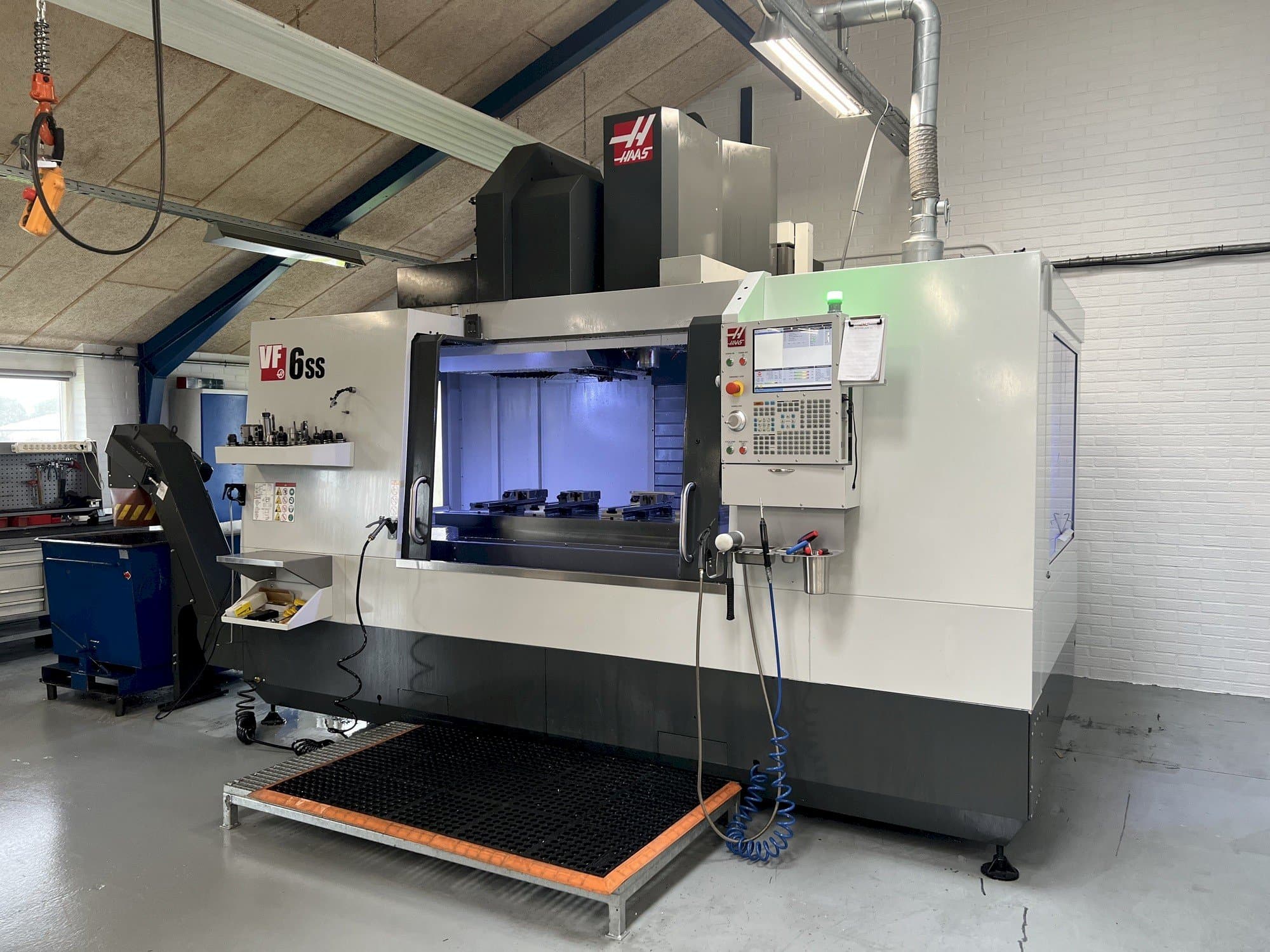 Koneen HAAS VF6-SS etunäkymä