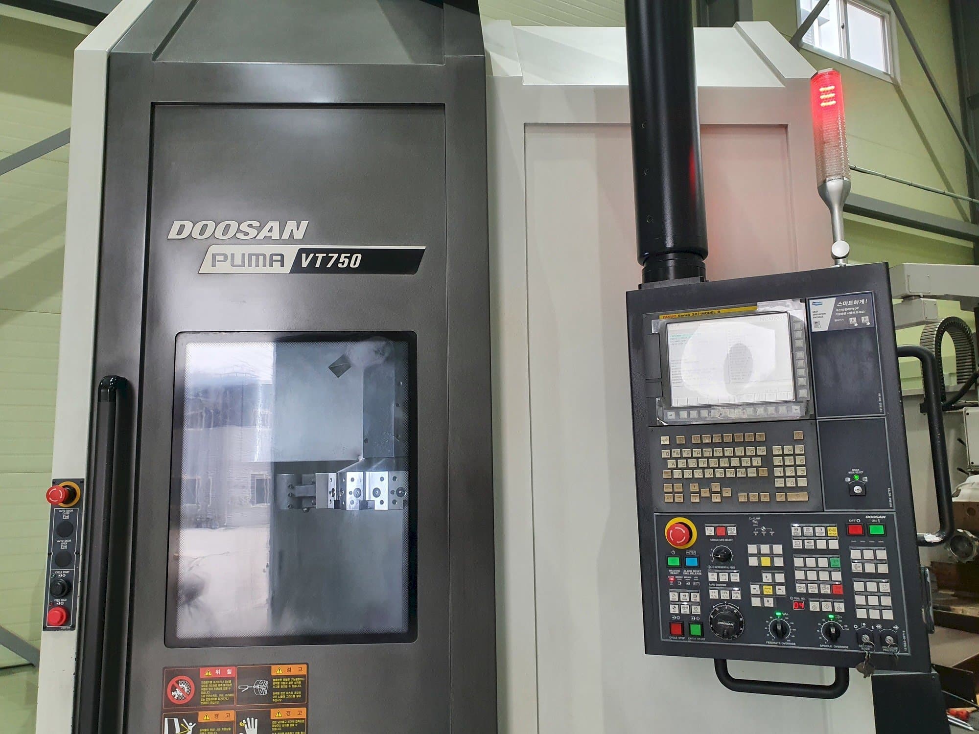 Koneen Doosan VT750 etunäkymä