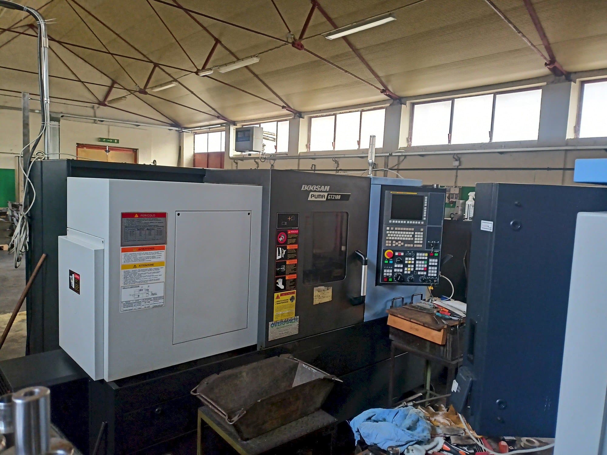 Koneen DOOSAN Puma GT2100 etunäkymä