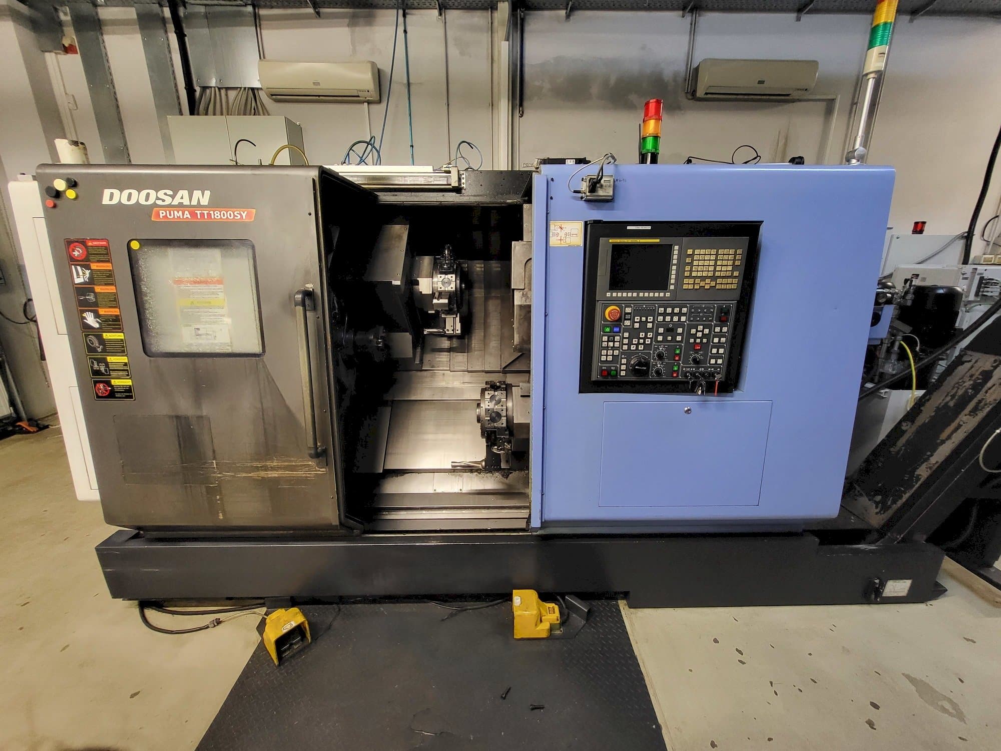 Koneen  DOOSAN PUMA TT1800SY etunäkymä