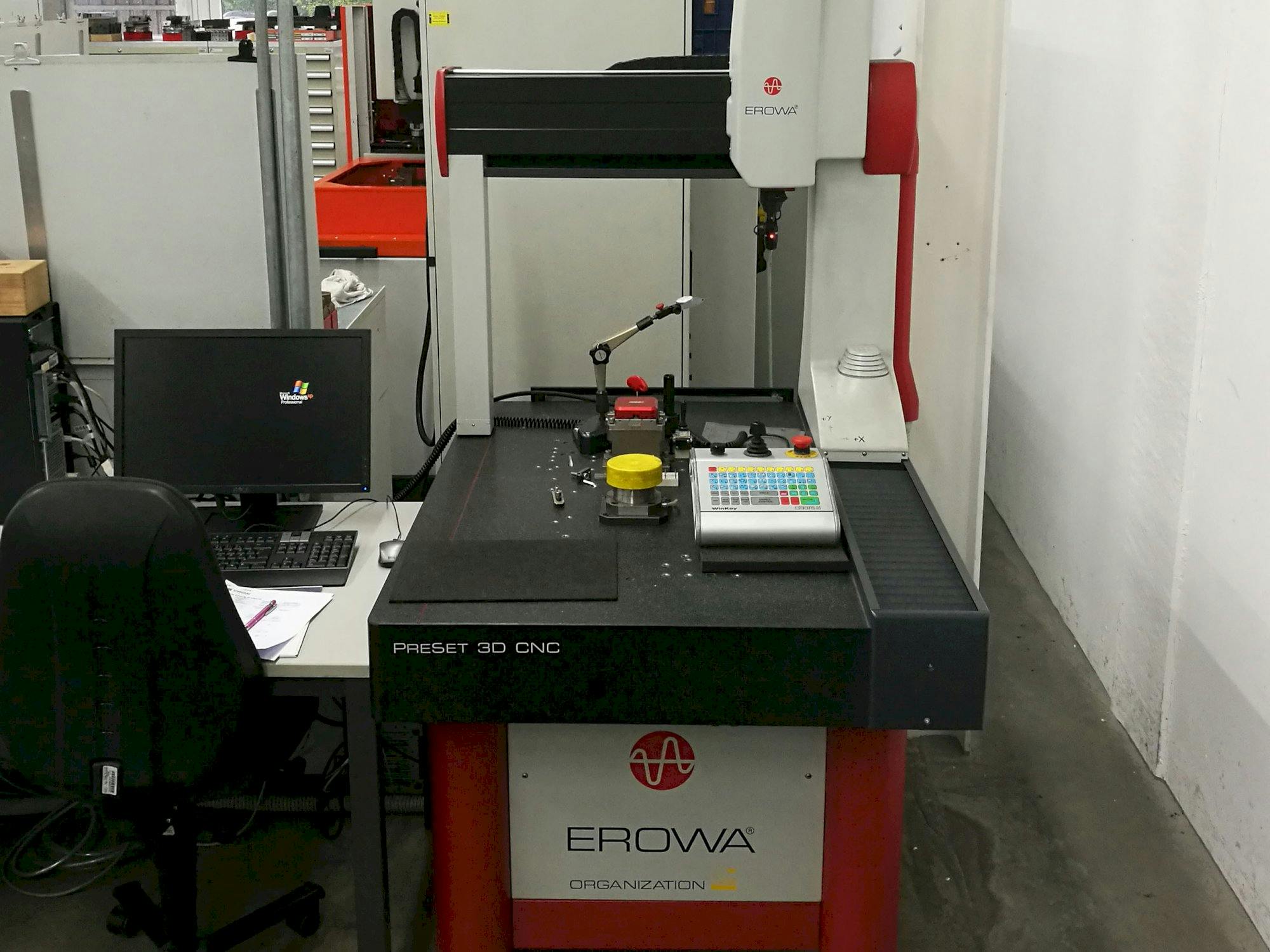 Koneen  EROWA etunäkymä PreSet 3D CNC