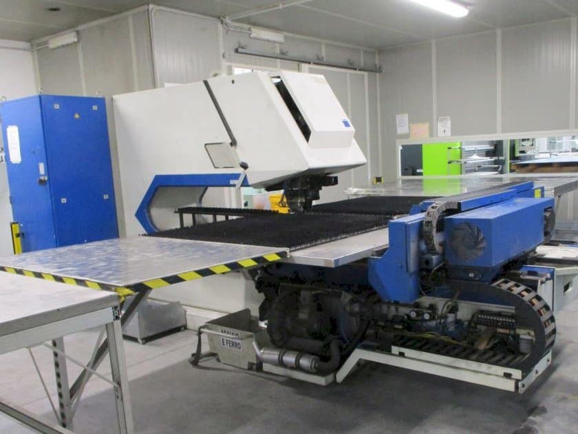 Koneen Trumpf Trumatic 2000R etunäkymä