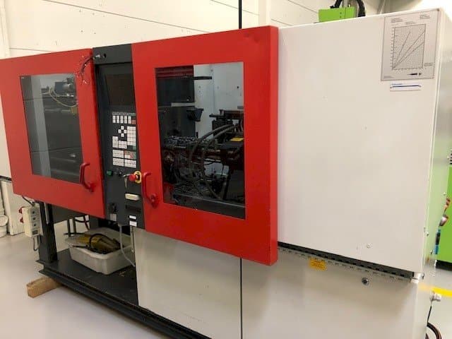 Koneen FERROMATIK MILACRON K40 D-E vasemman sivun näkymä