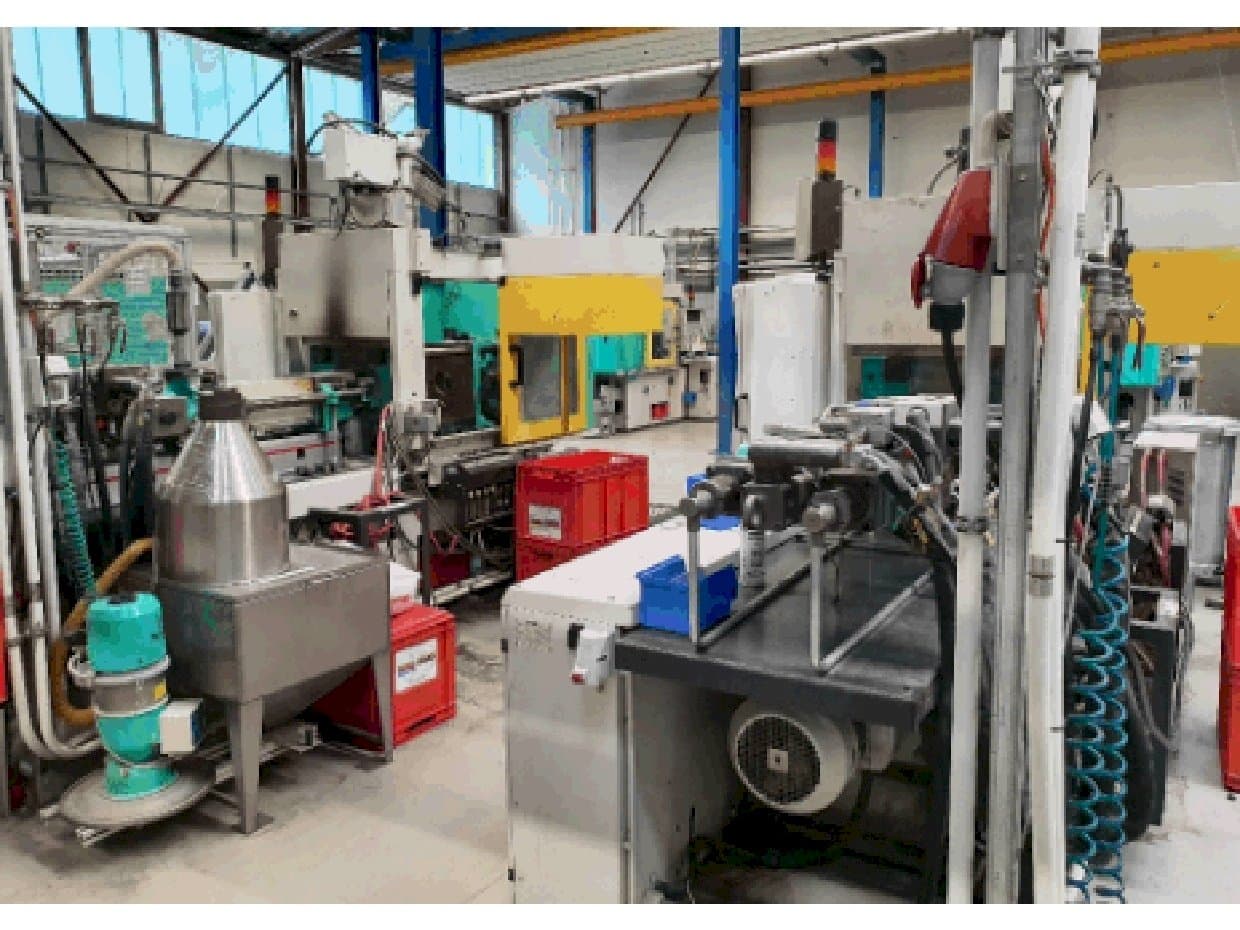 Koneen Arburg 320 C 600-250 sivunäkymä