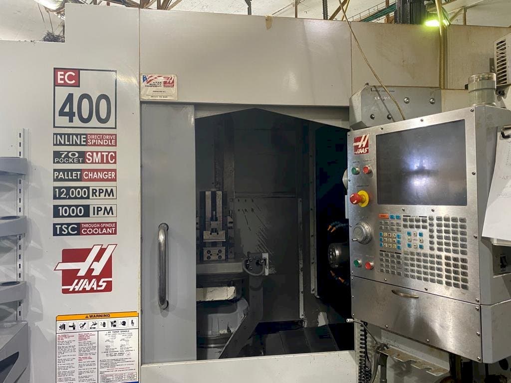 Koneen HAAS EC-400 etunäkymä