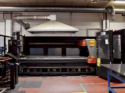 Koneen AMADA FO-3015 etunäkymä