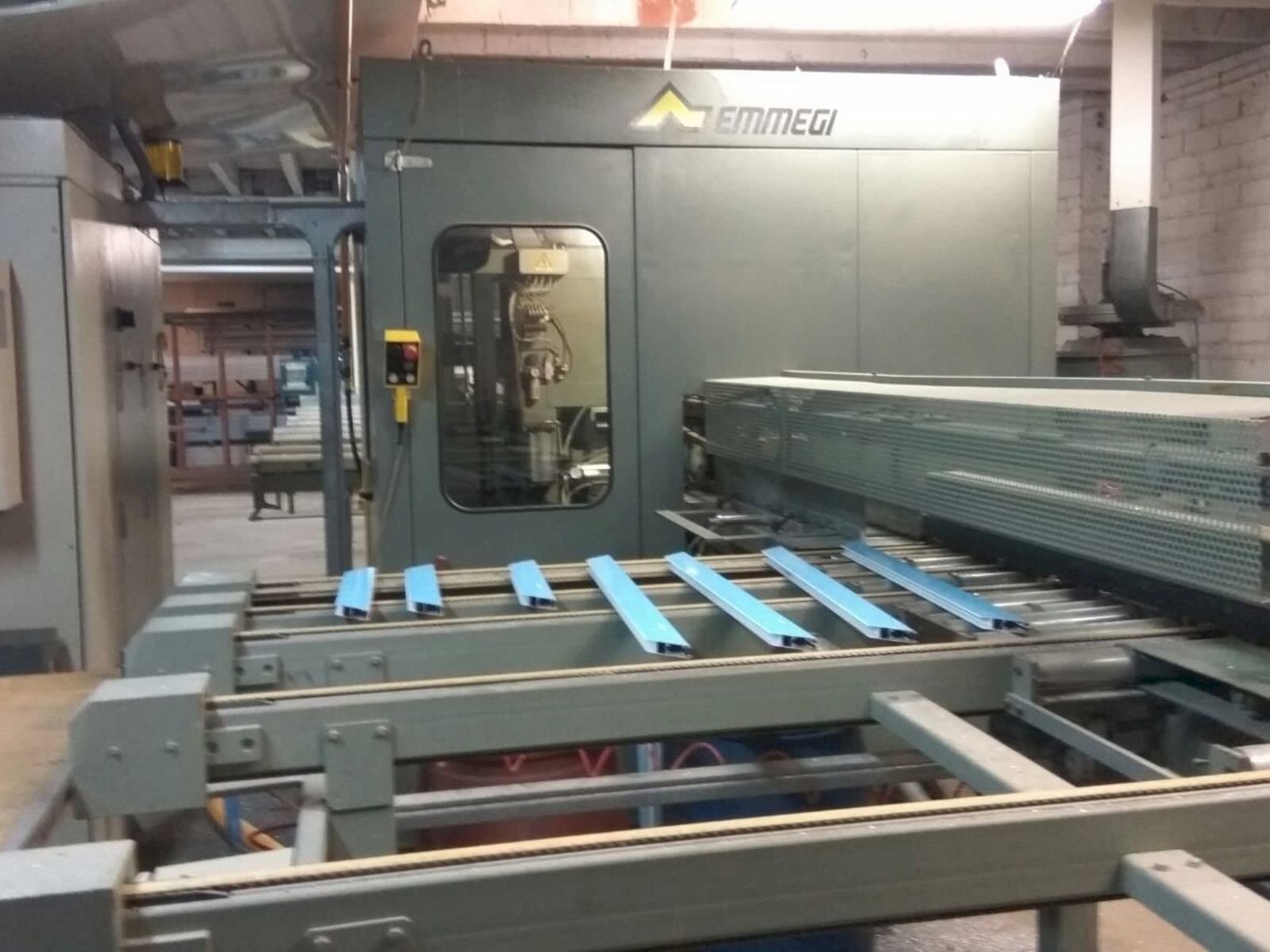 Koneen  Emmegi Quadra etunäkymä