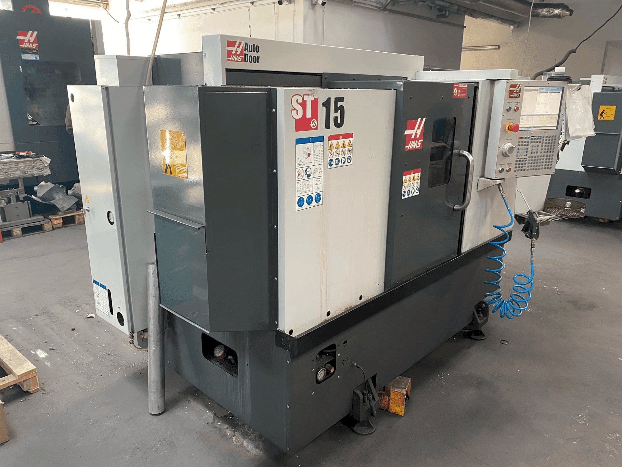 Koneen  HAAS ST-15 etunäkymä