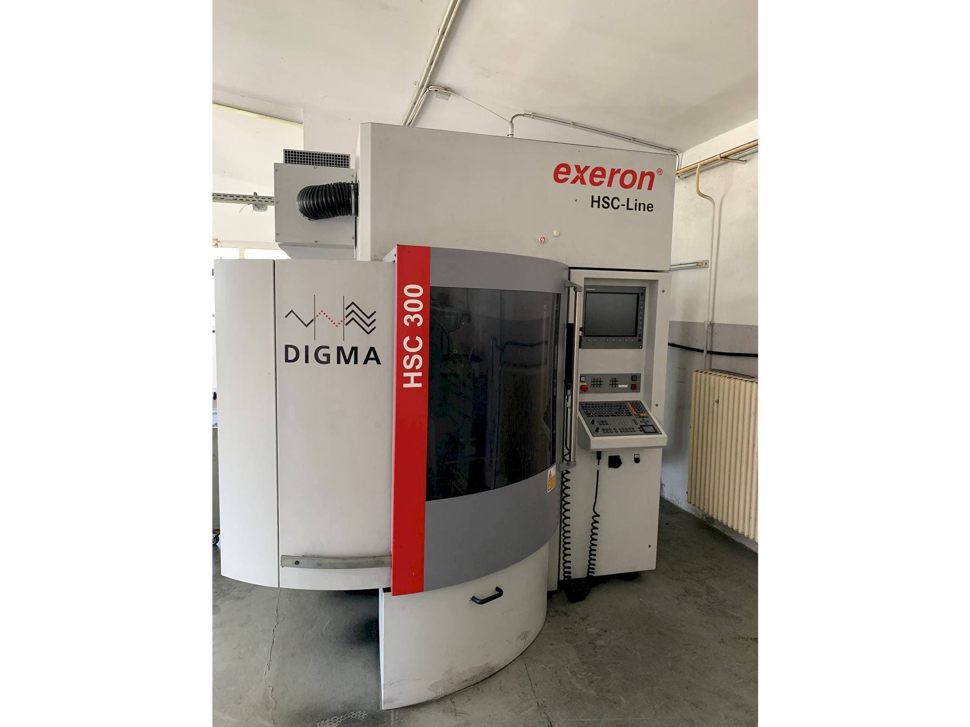 Koneen Exeron HSC 300P etunäkymä
