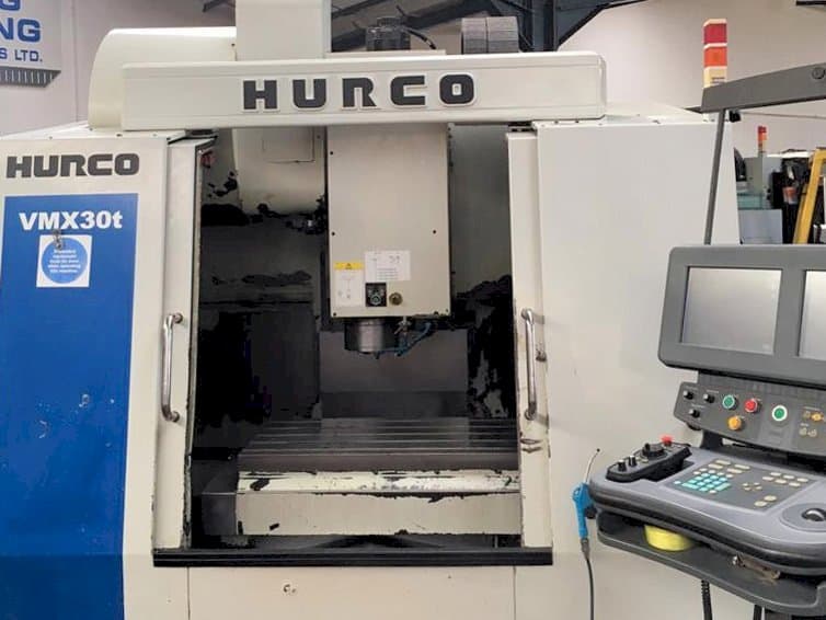 Koneen Hurco VMX 30T etunäkymä