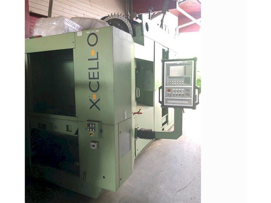 Koneen Ex-cell-o XHC 241 M/3 etunäkymä