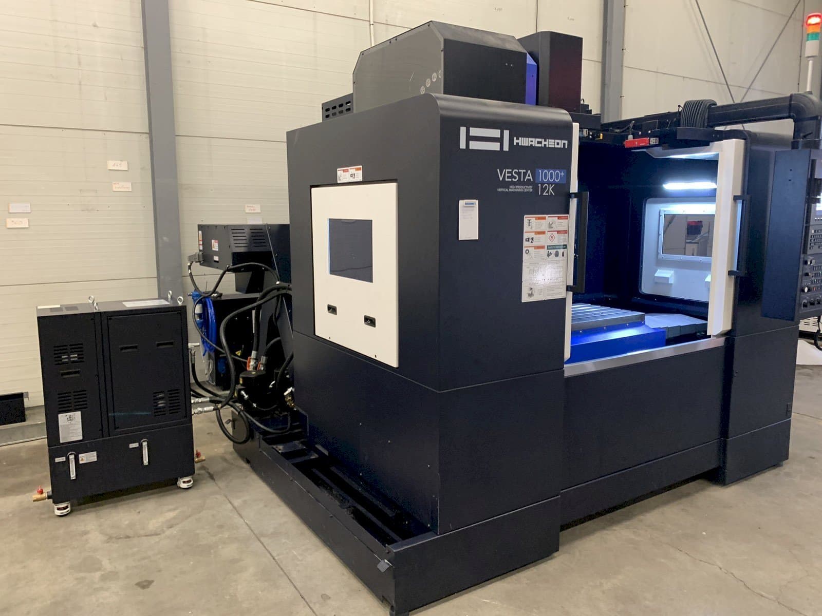 Koneen HWACHEON VESTA-1000+ etunäkymä