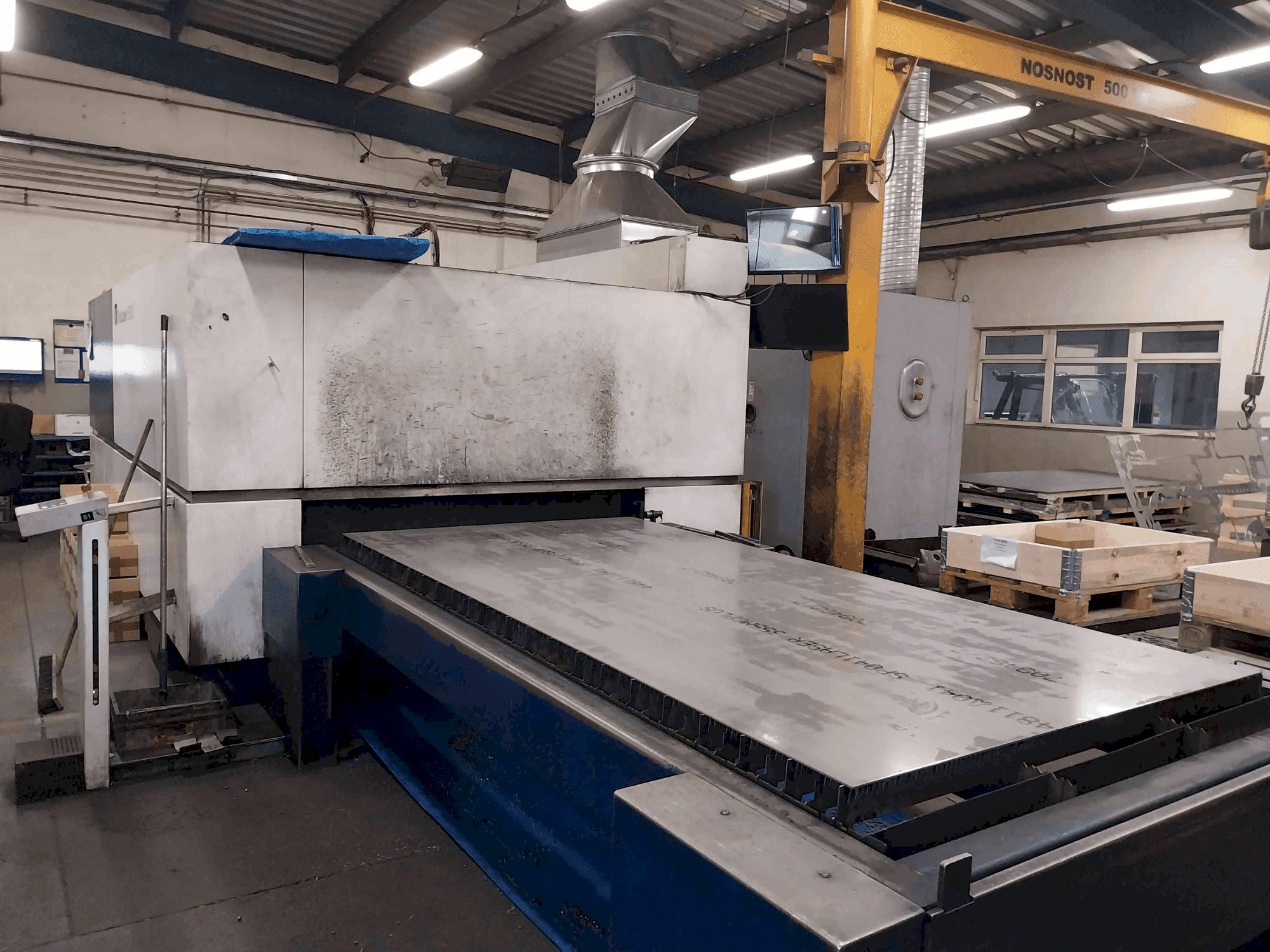 Koneen  TRUMPF TruLaser 5030 (L68) etunäkymä