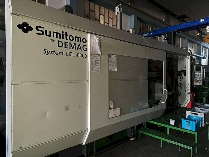 Koneen  Sumitomo Demag 1300-8000 etunäkymä