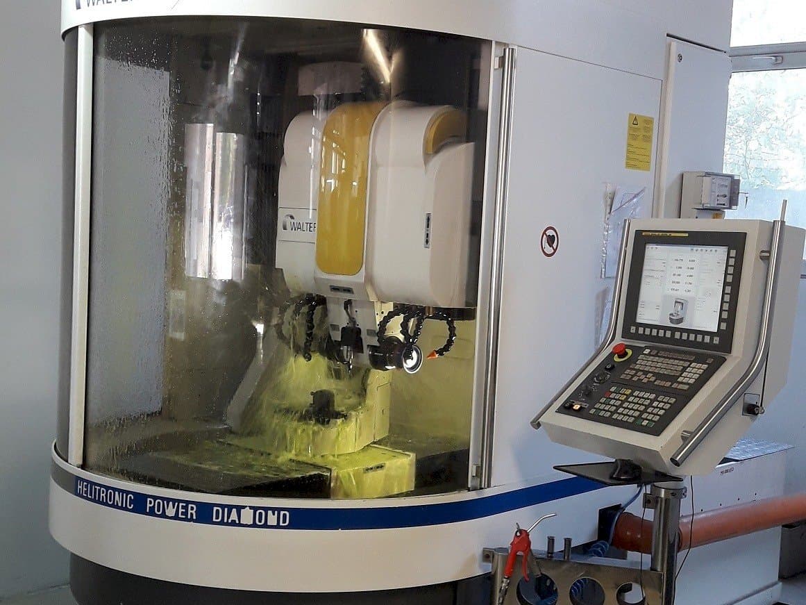 Koneen  Walter Helitronic Power F etunäkymä