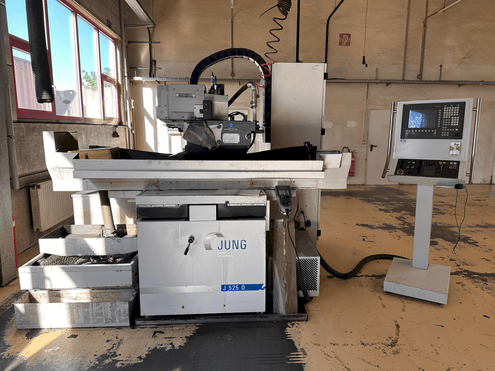 Koneen JUNG J 525-D etunäkymä