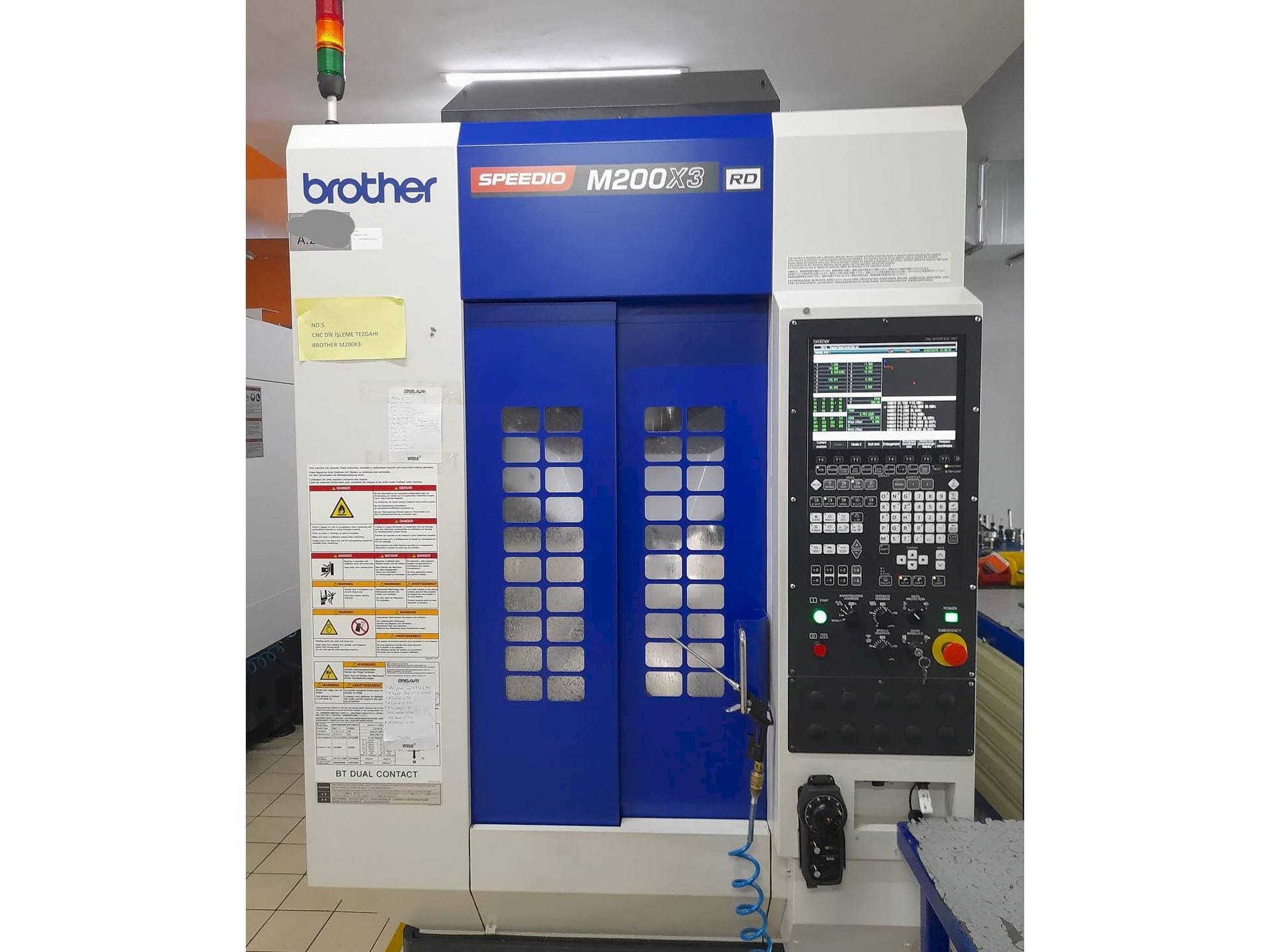 Koneen Brother M200X3 etunäkymä