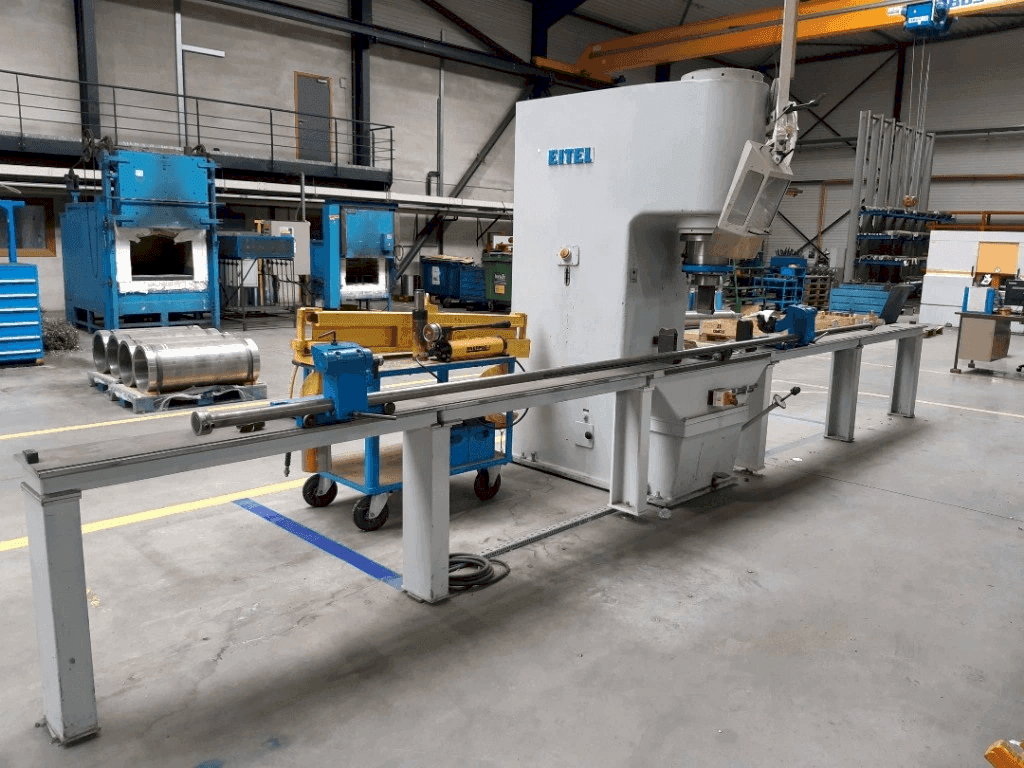 Koneen EITEL-PRESS RP 100 etunäkymä