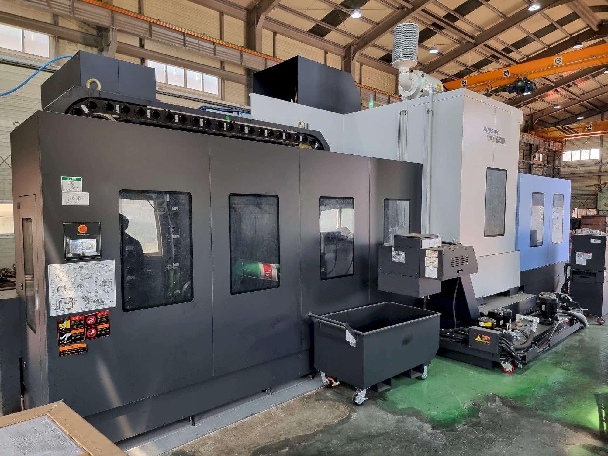 Koneen Doosan HM 1000 etunäkymä