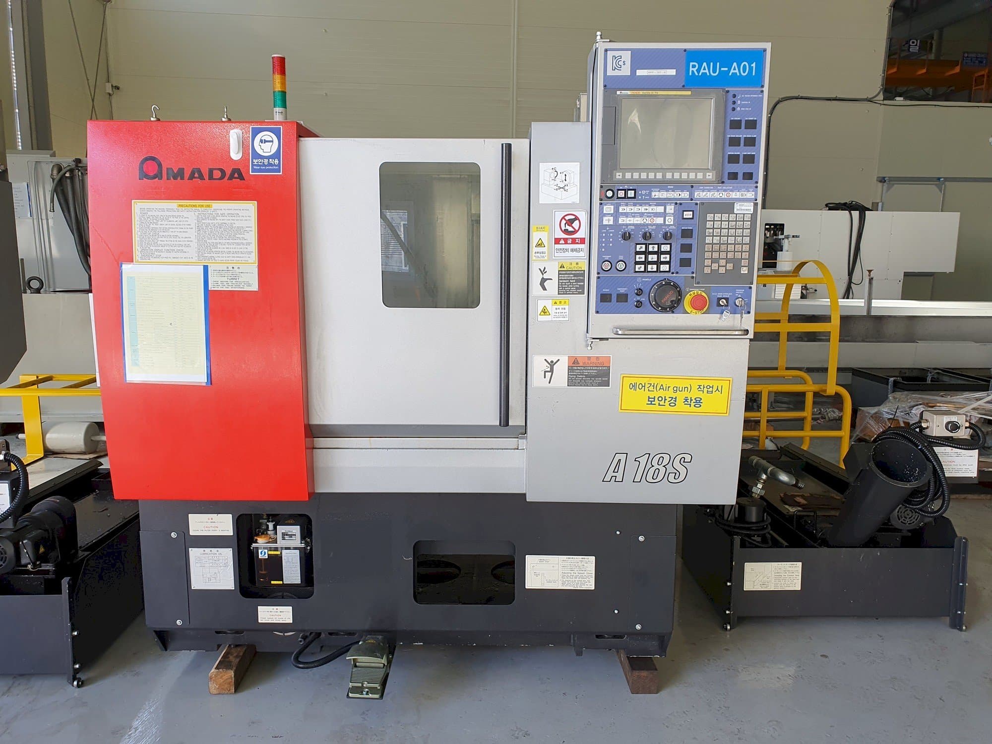 Koneen AMADA A-18S etunäkymä