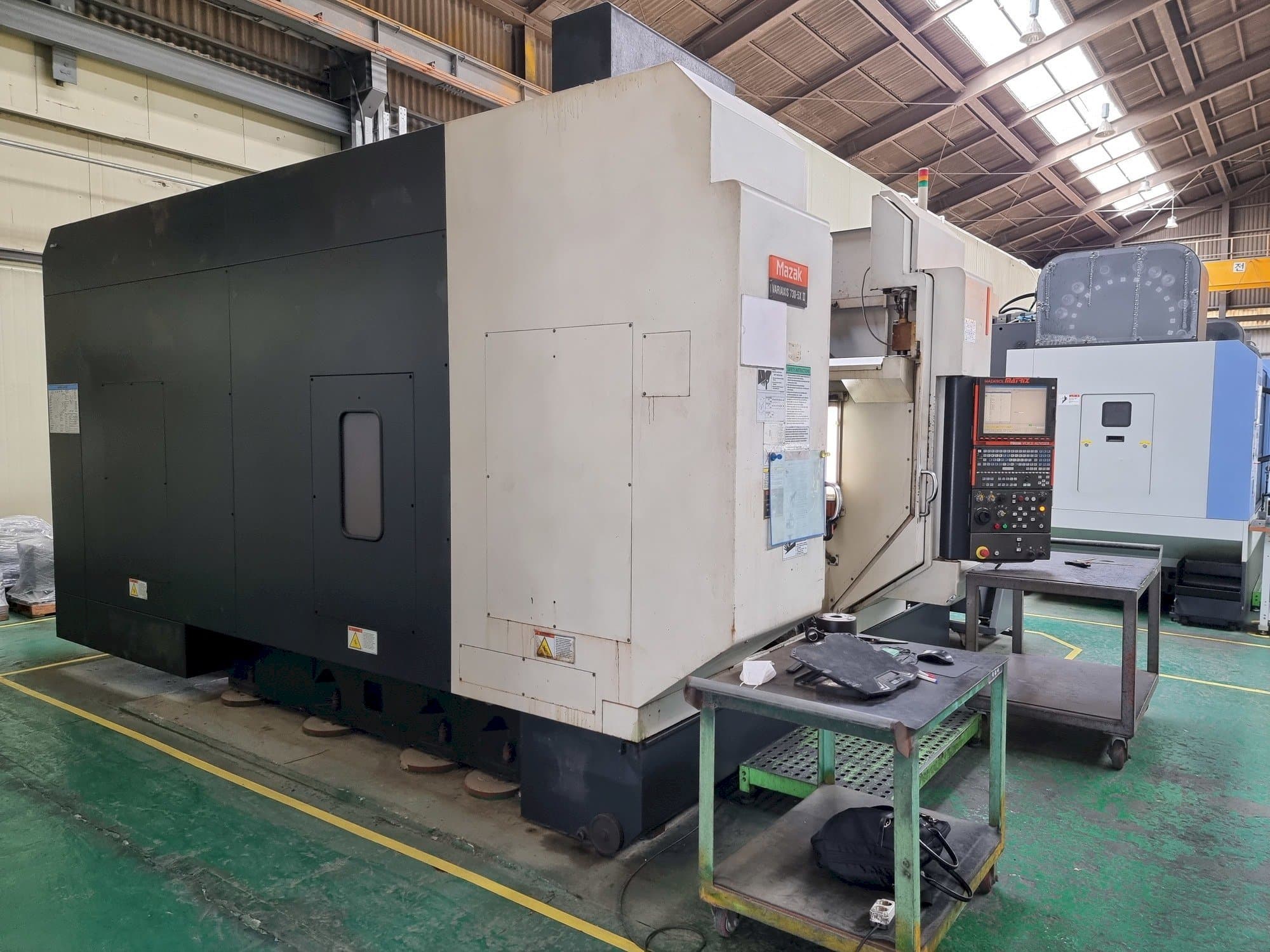 Koneen Mazak VARIAXIS 730-5X II etunäkymä