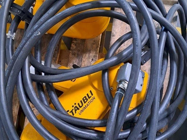 Koneen STAUBLI TX60 etunäkymä