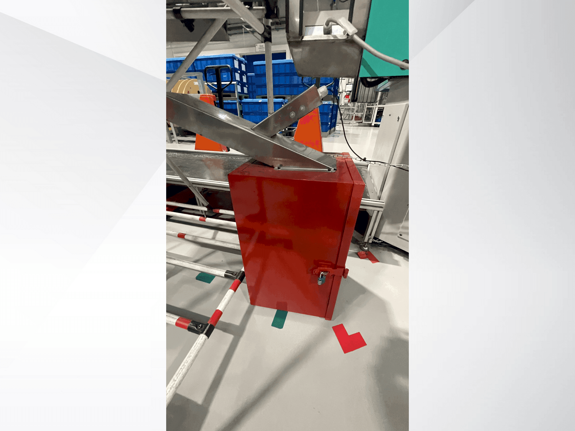 Koneen  Arburg Allrounder 1500 T 2000-400 etunäkymä