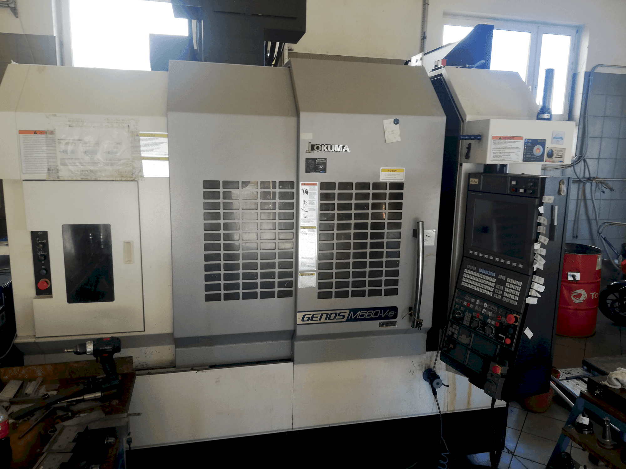 Koneen Okuma GENOS M560V-e etunäkymä