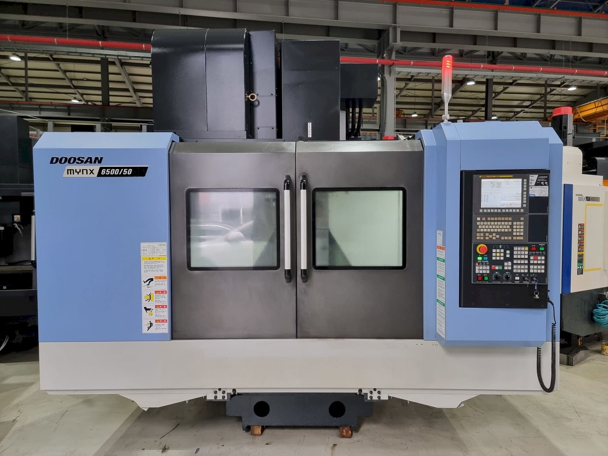 Koneen Doosan MYNX 6500/50 etunäkymä