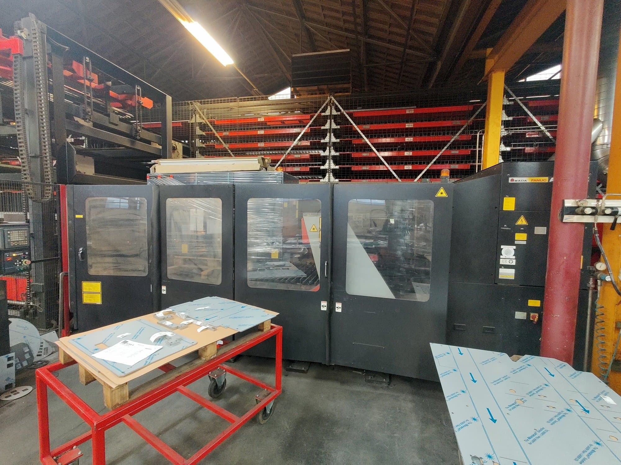 Koneen AMADA FO 3015 etunäkymä
