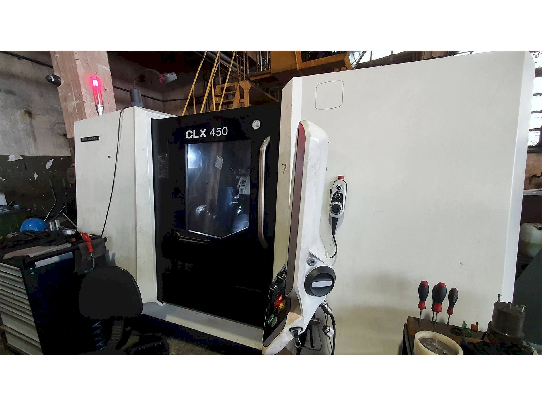 Koneen DMG MORI CLX450 etunäkymä