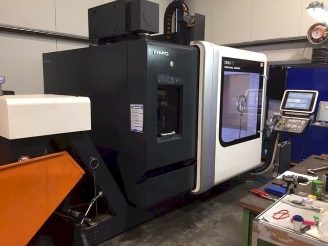 Koneen DECKEL MAHO DMU 70 etunäkymä