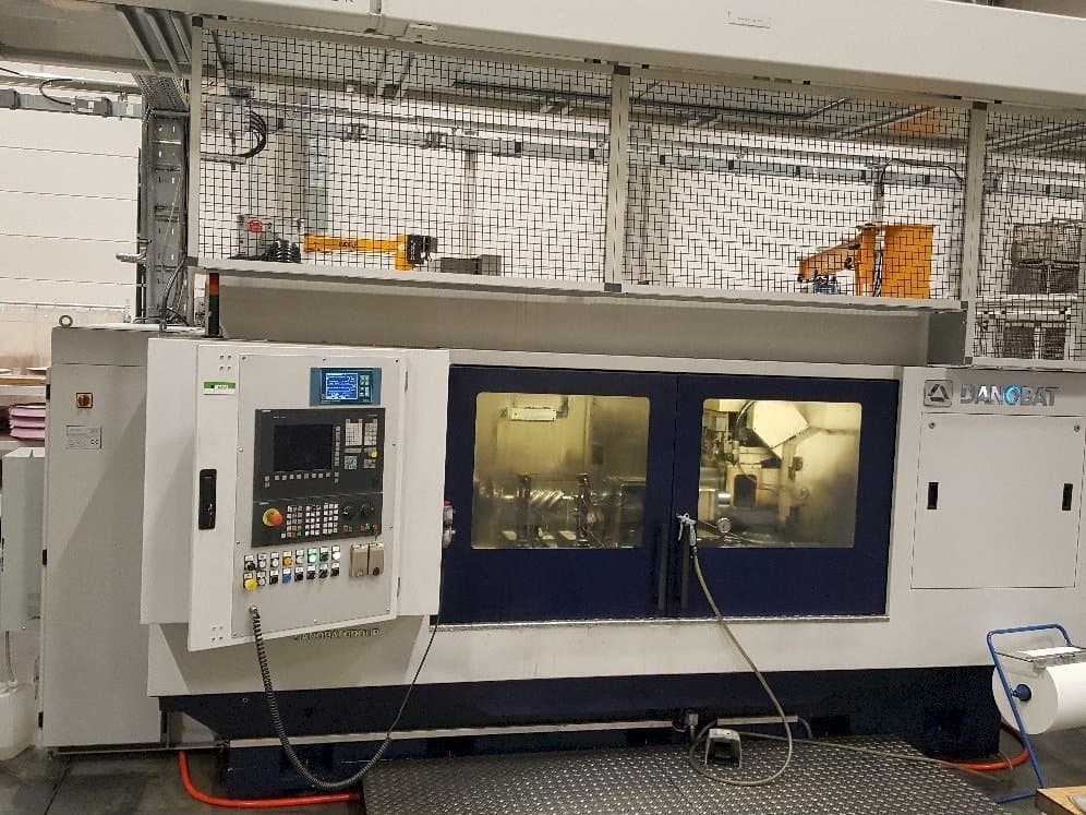 Koneen DANOBAT WT-62-3B etunäkymä