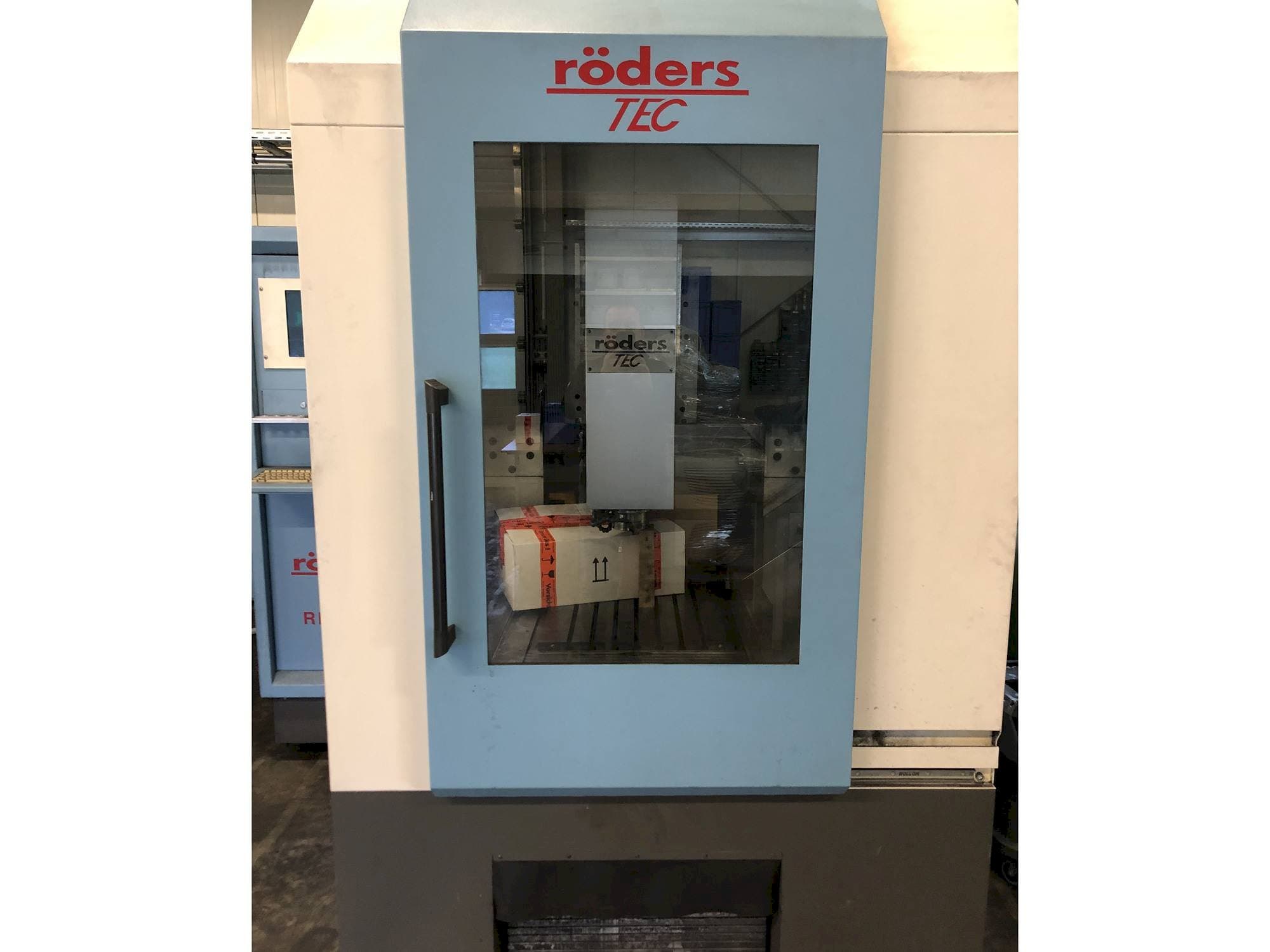Koneen  RÖDERS 600 RFM-2 etunäkymä