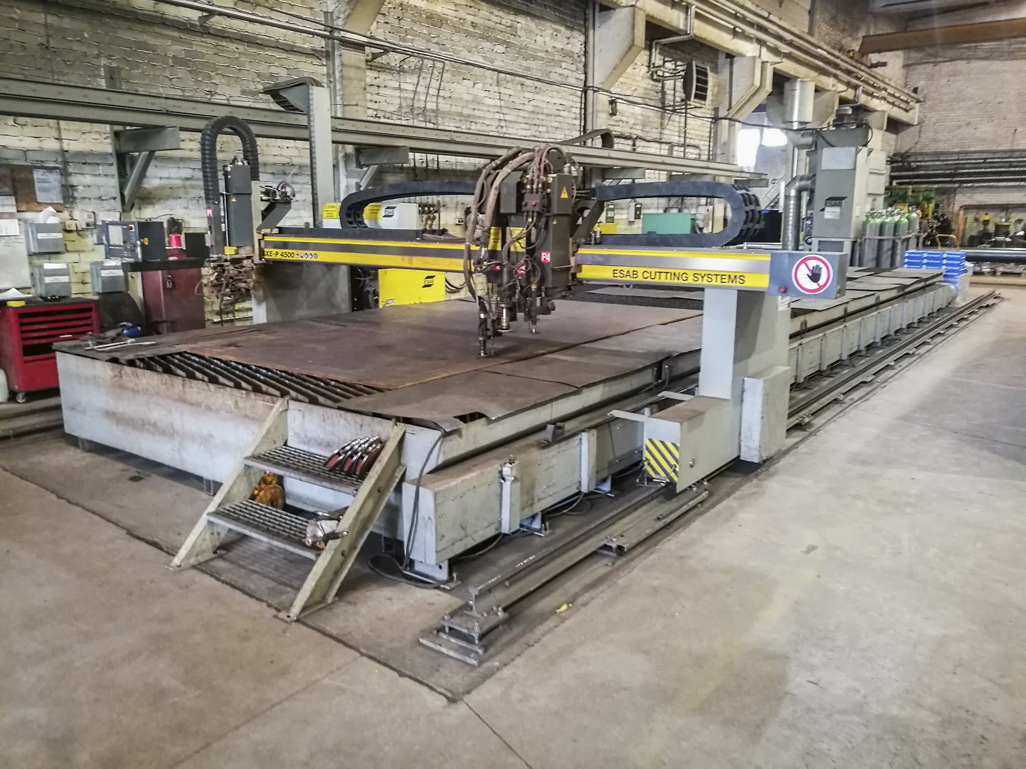 Koneen  ESAB oikea näkymä SXE-P2 4500