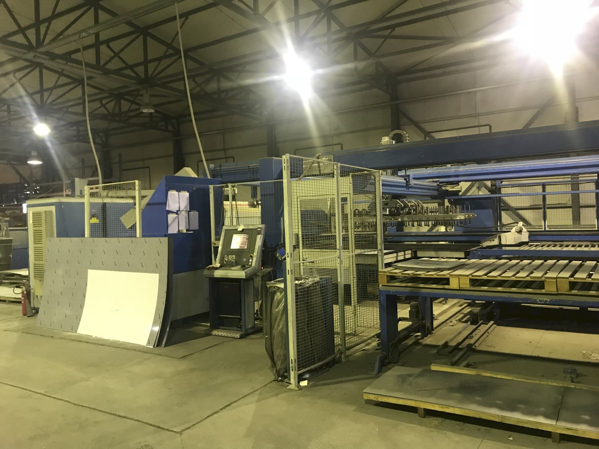 Koneen Finn-Power LP6 etunäkymä