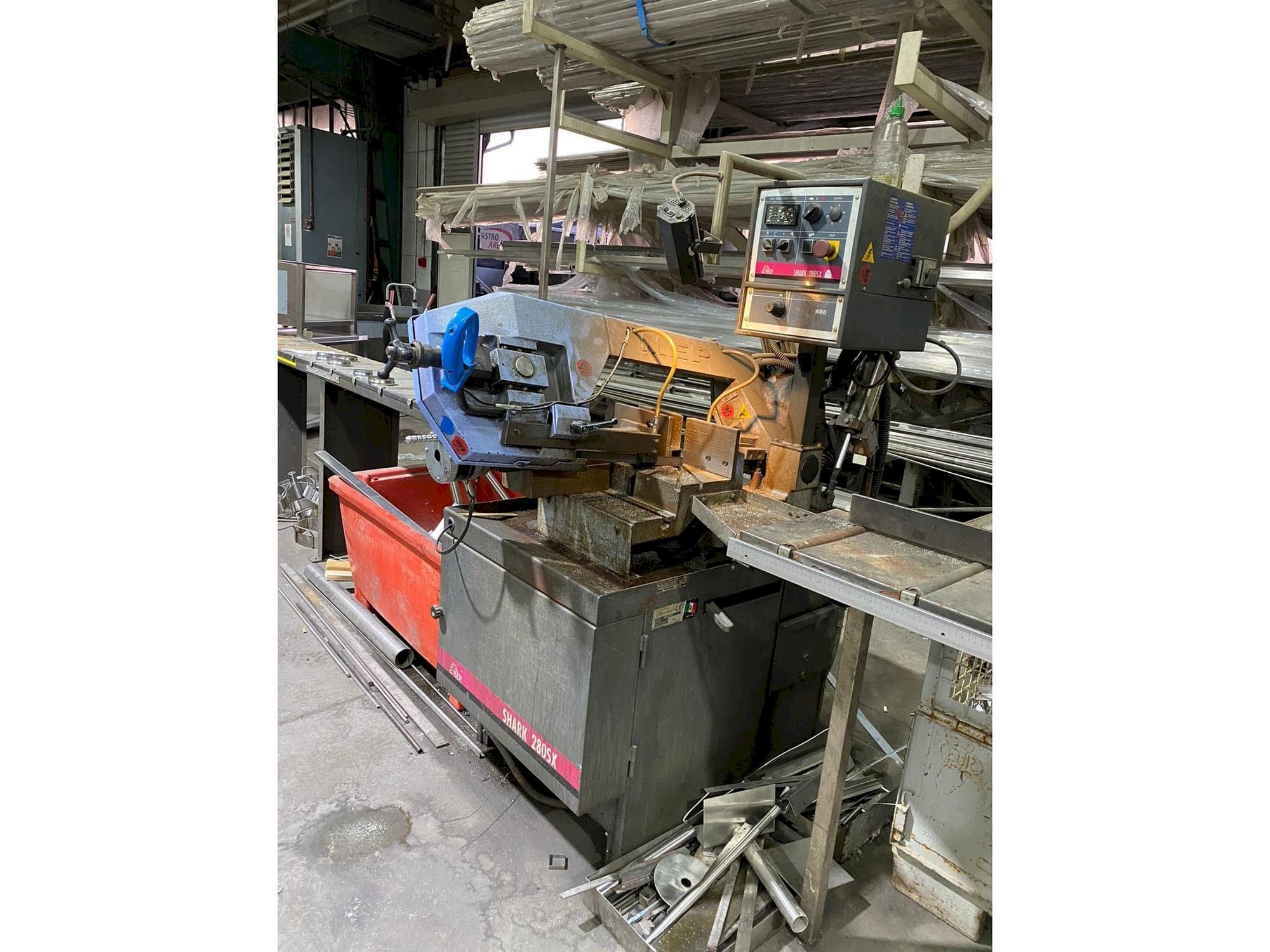 Koneen  Nisshinbo MAP-750 etunäkymä