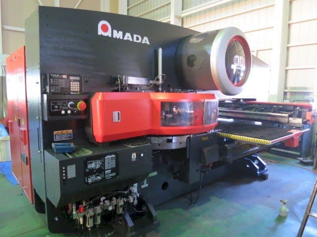 Koneen AMADA EMK 345NT etunäkymä