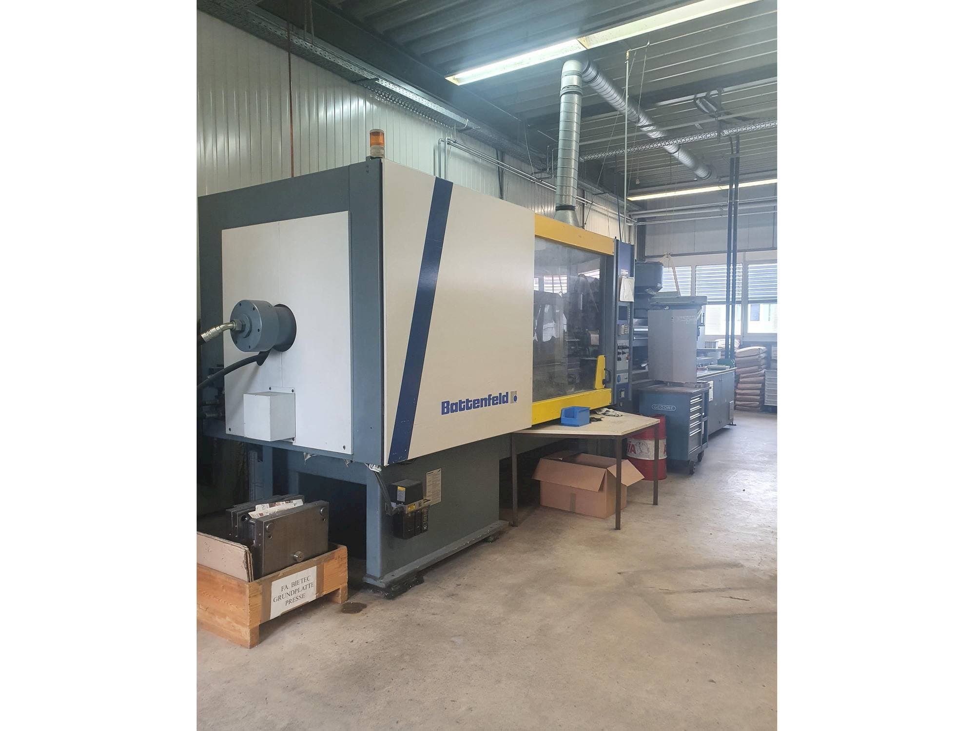Koneen Battenfeld BK 3500/2800 etunäkymä