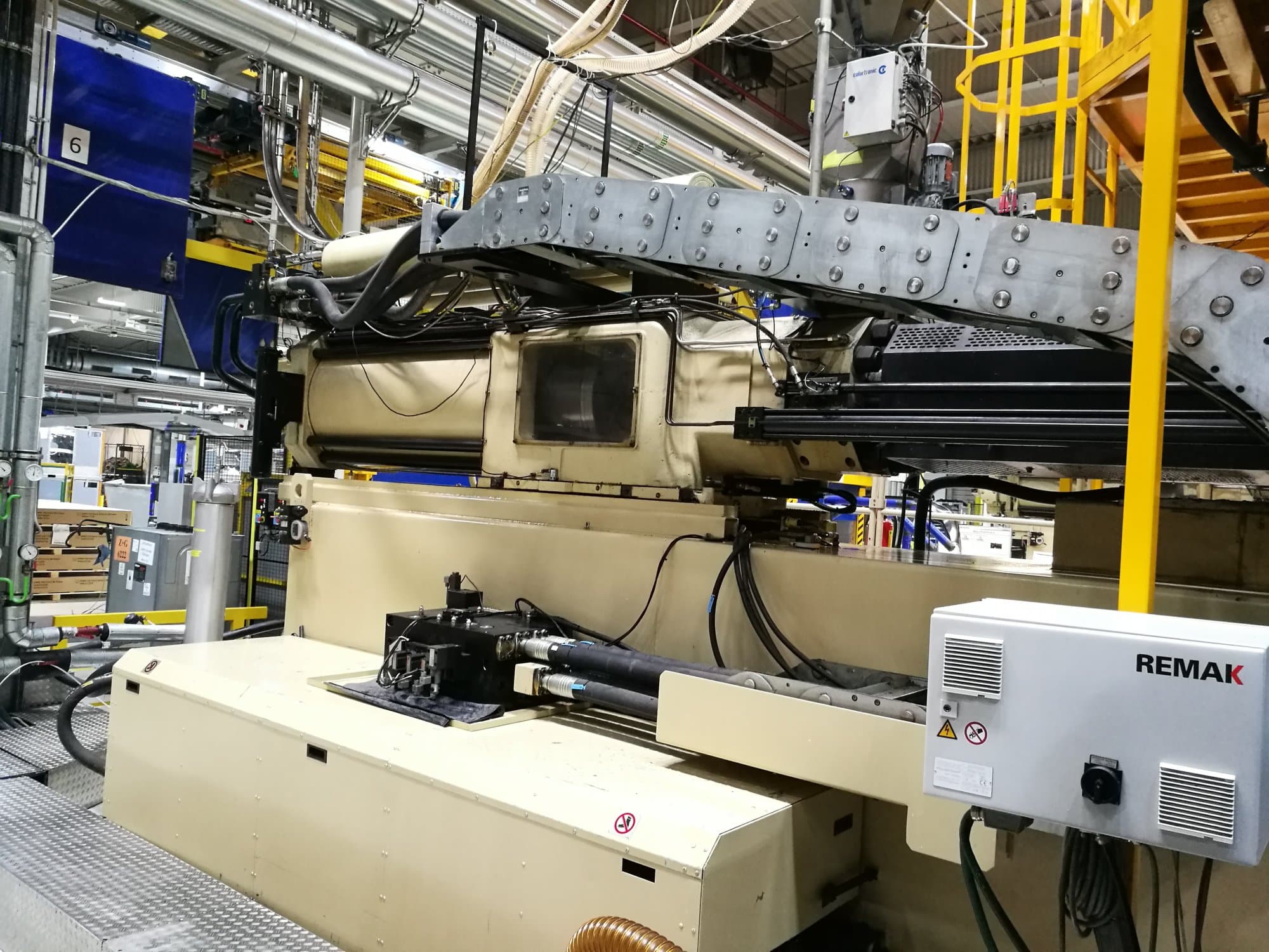 Koneen  2 Husky etunäkymä E 3150 RS 170-155