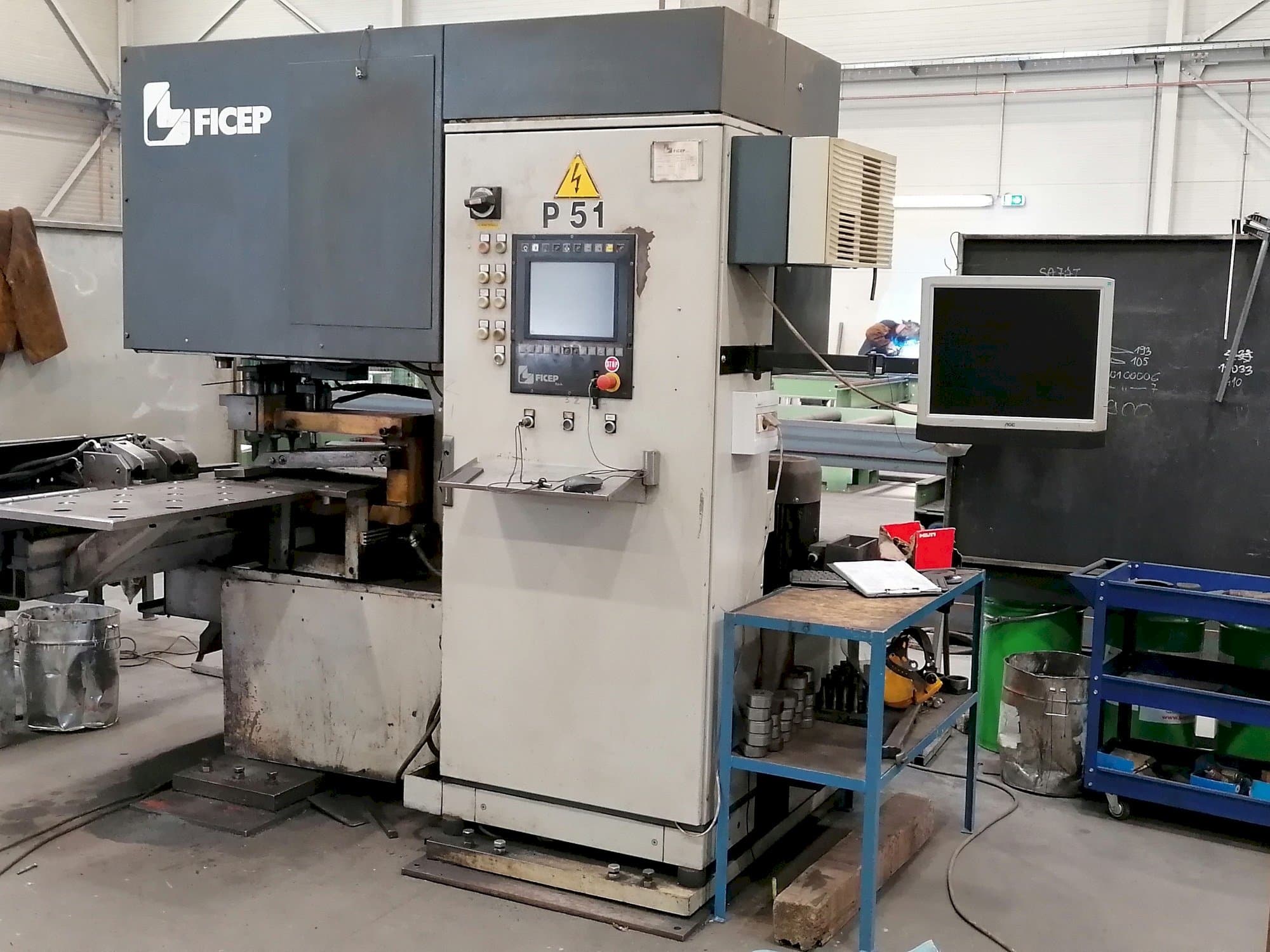 Koneen FICEP P51 etunäkymä
